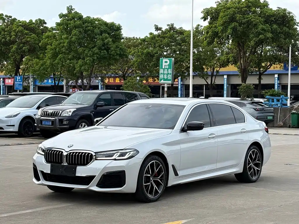 BMW 5 Series 2023 — фото 1