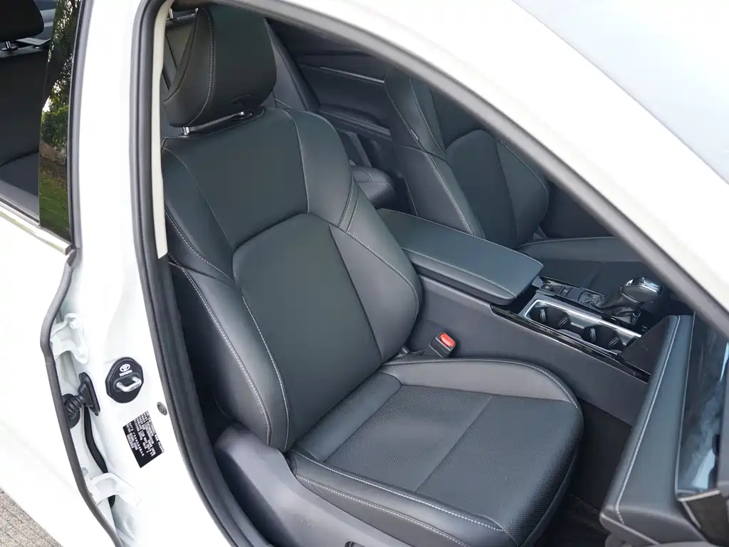 Toyota Camry 2024 — фото 16