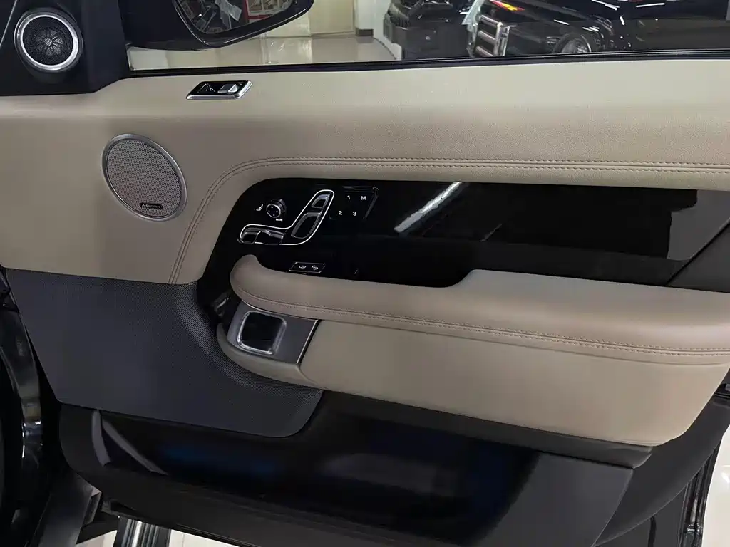 Land Rover Range Rover 2020 — фото 11