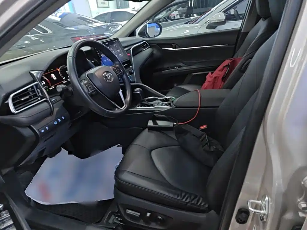 Toyota Camry 2022 — фото 15