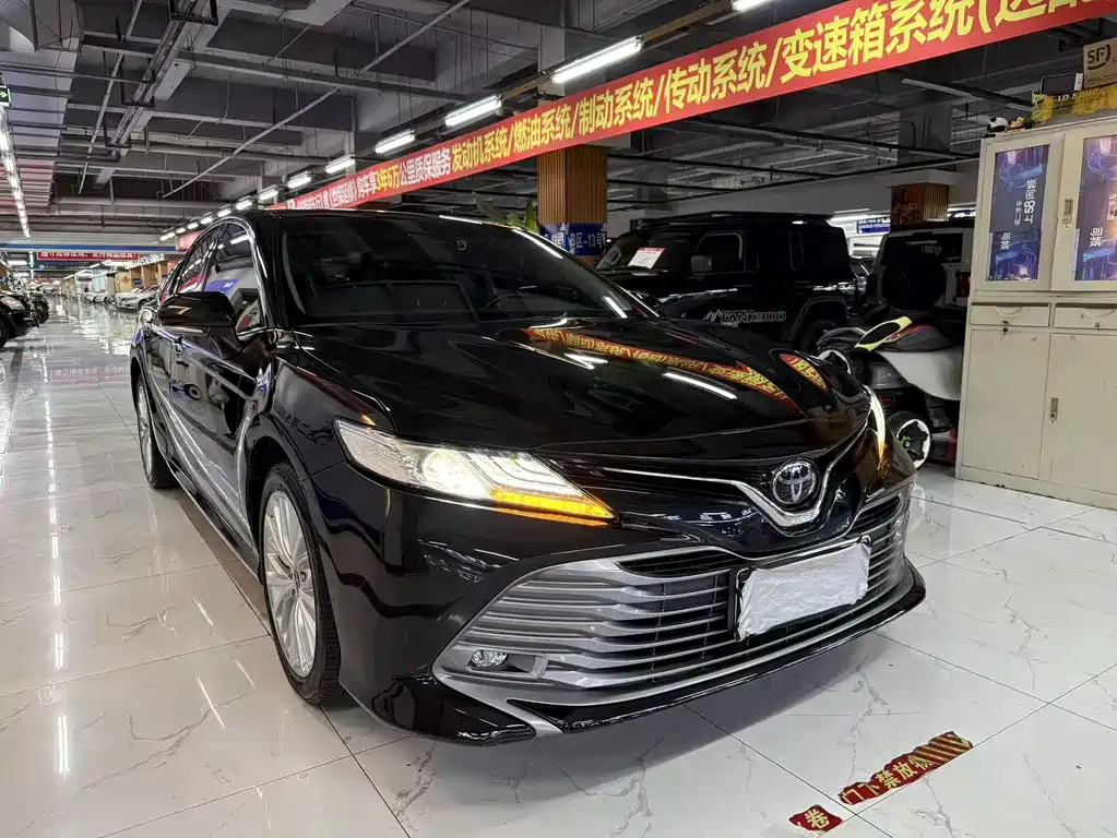 Toyota Camry 2019 — фото 9