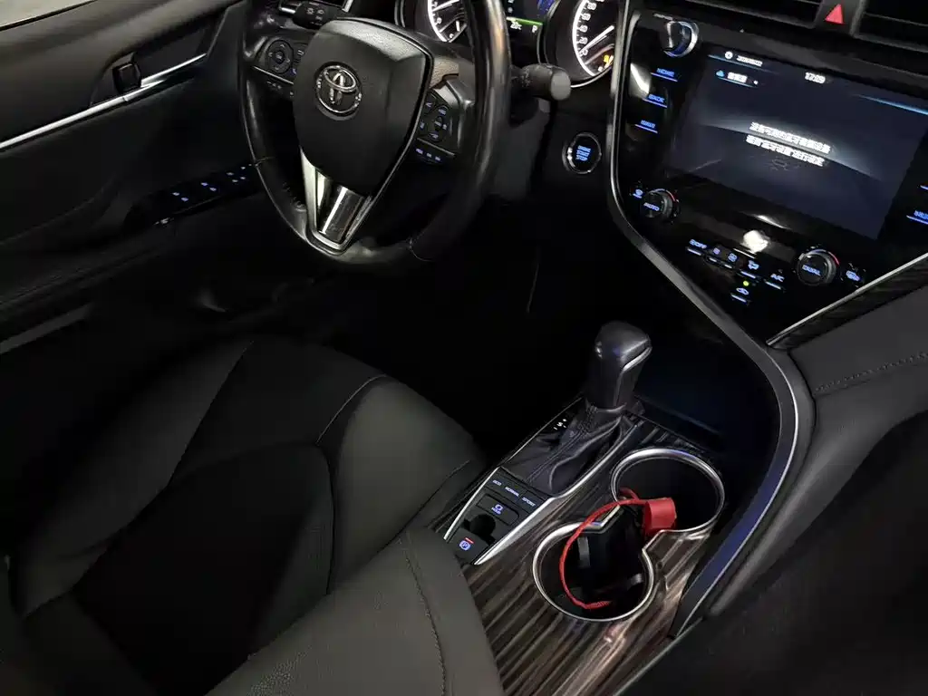 Toyota Camry 2019 — фото 13