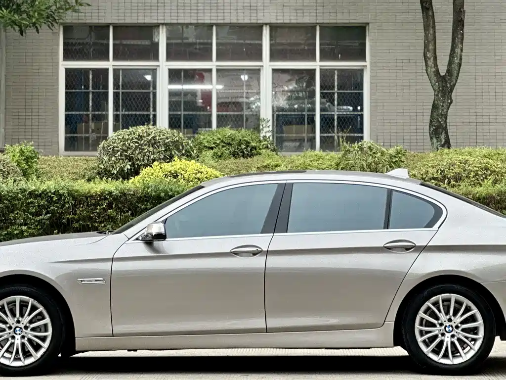 BMW 5 Series 2016 — фото 8
