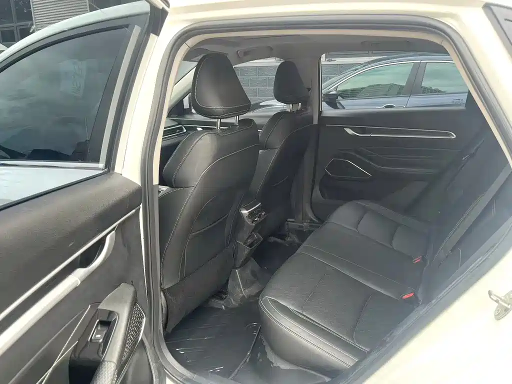 Geely Emgrand 2021