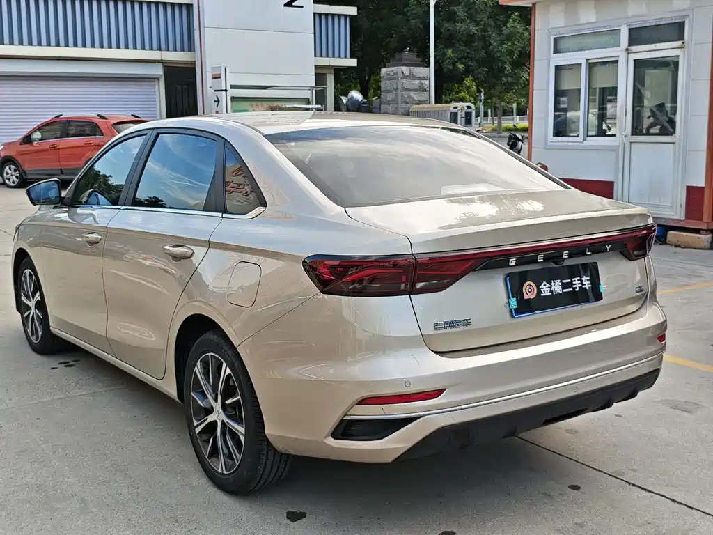 Geely Emgrand 2022