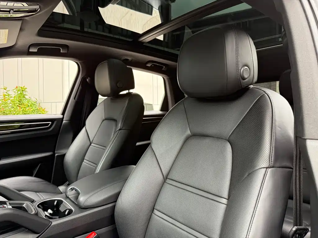 Porsche Cayenne 2019 — фото 16