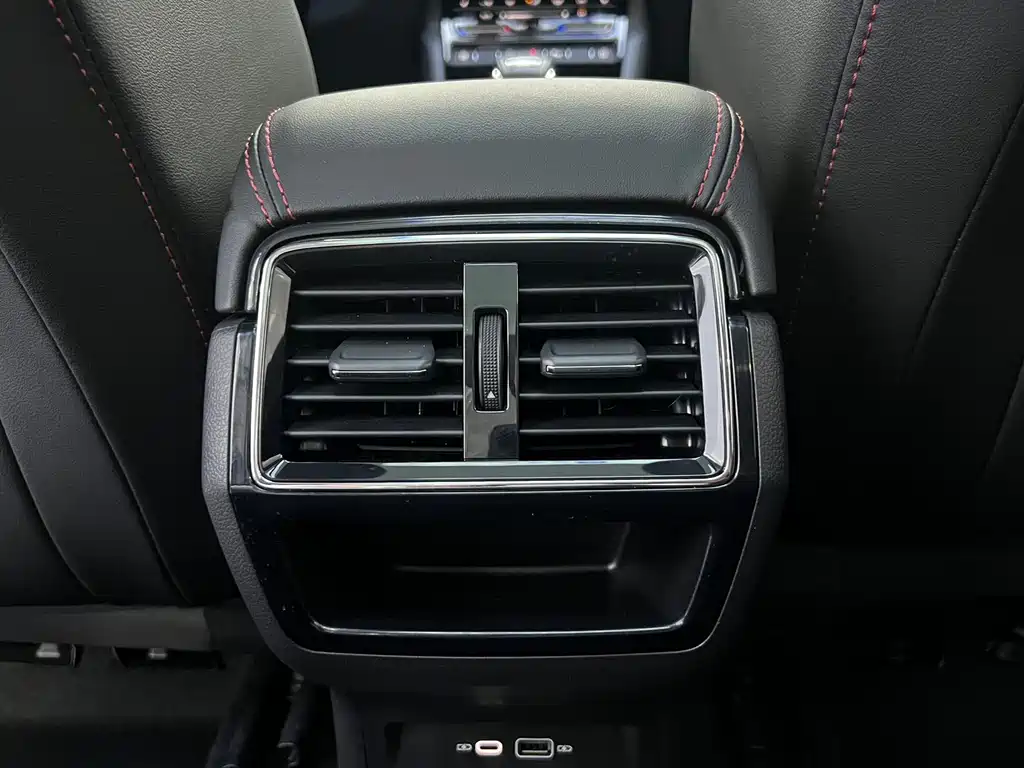 Skoda Karoq 2023 — фото 12
