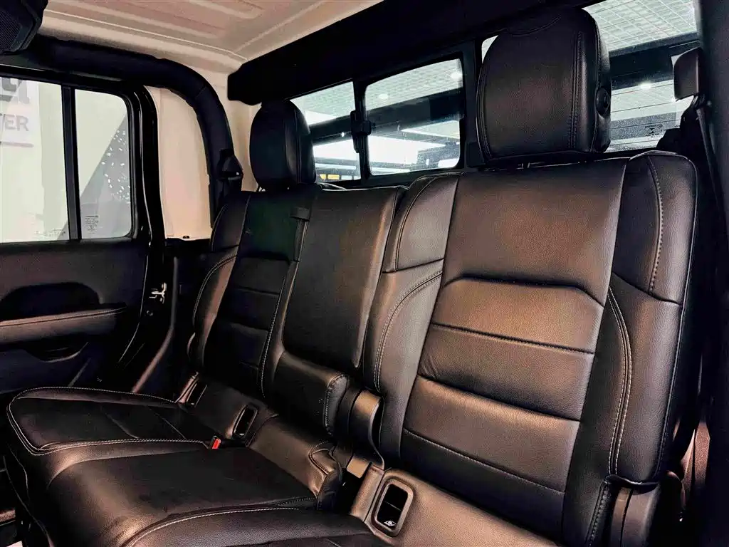Jeep Gladiator 2023 — фото 11