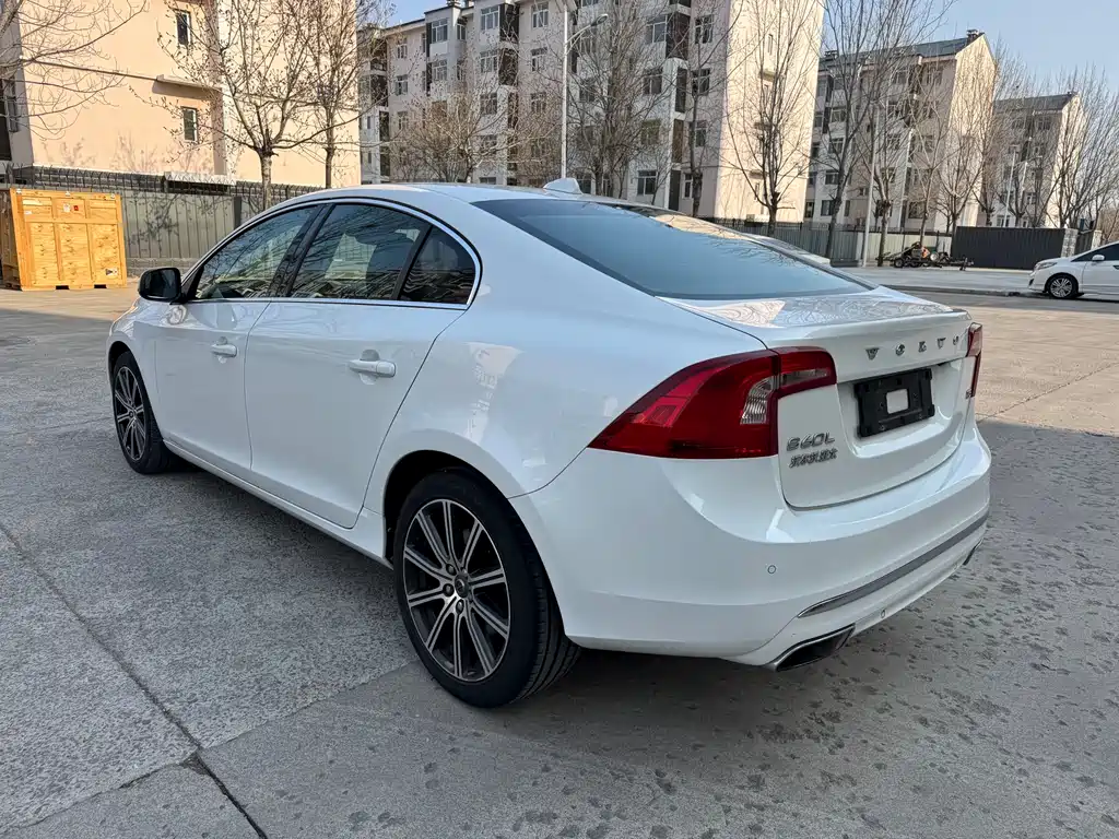 Volvo S60 2018 — фото 14