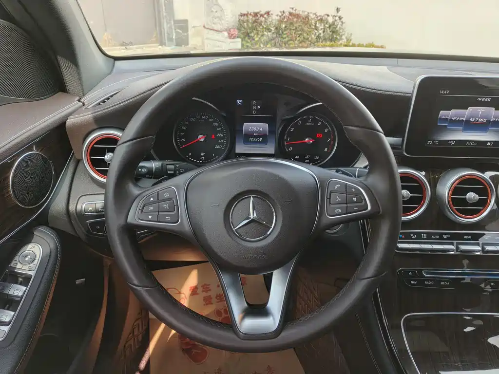 Mercedes-Benz GLC 2017 — фото 11