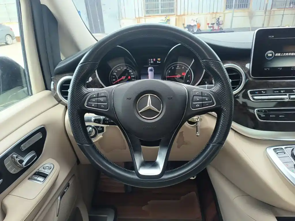 Mercedes-Benz V-Class 2019 — фото 11