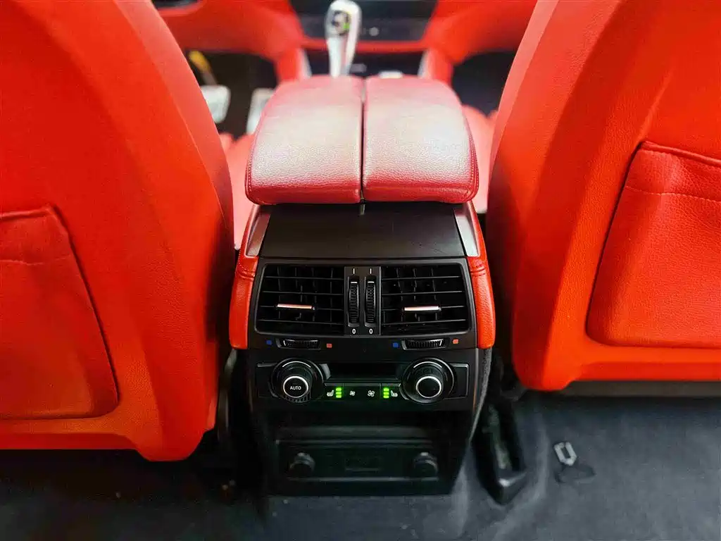 BMW X6 M 2013 — фото 11