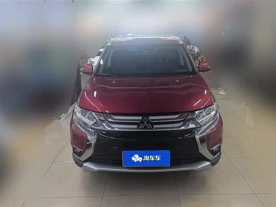 Mitsubishi Outlander 2018 — фото 2