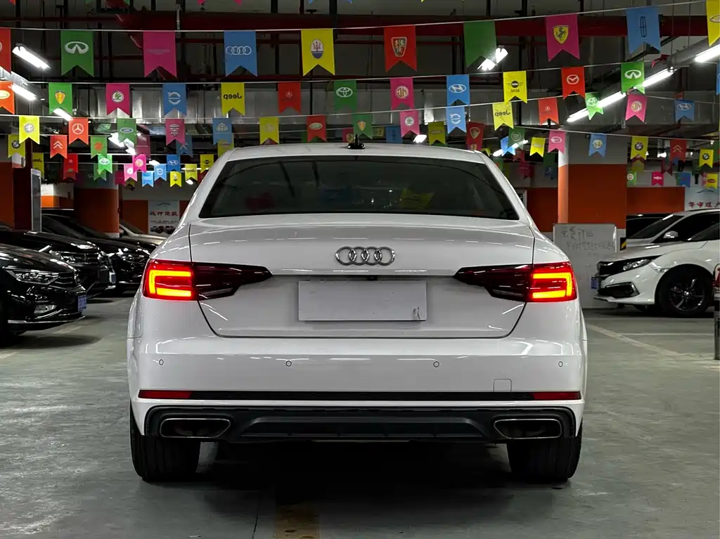 Audi A4L 2019 — фото 14
