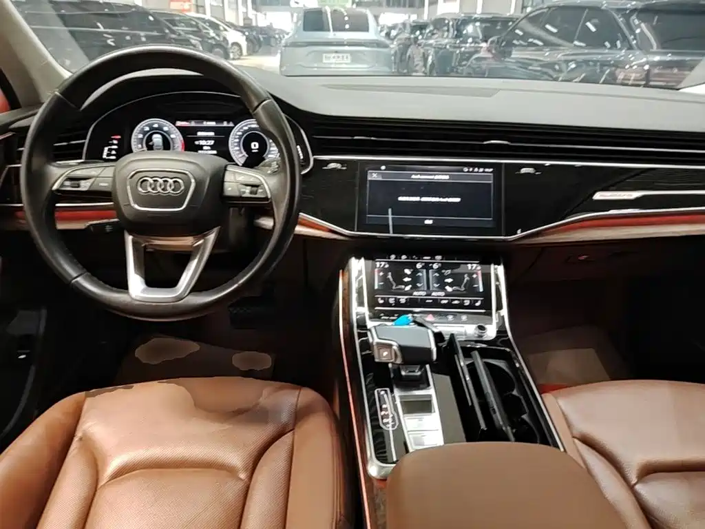 Audi Q7 2021 — фото 10