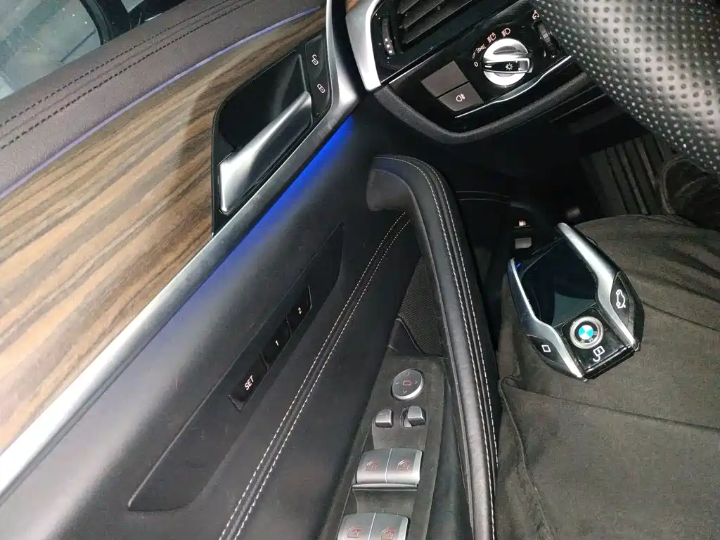 BMW 5 Series New Energy 2019 — фото 9
