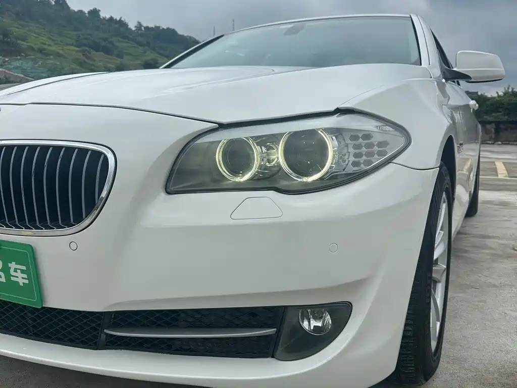 BMW 5 Series 2011 — фото 9