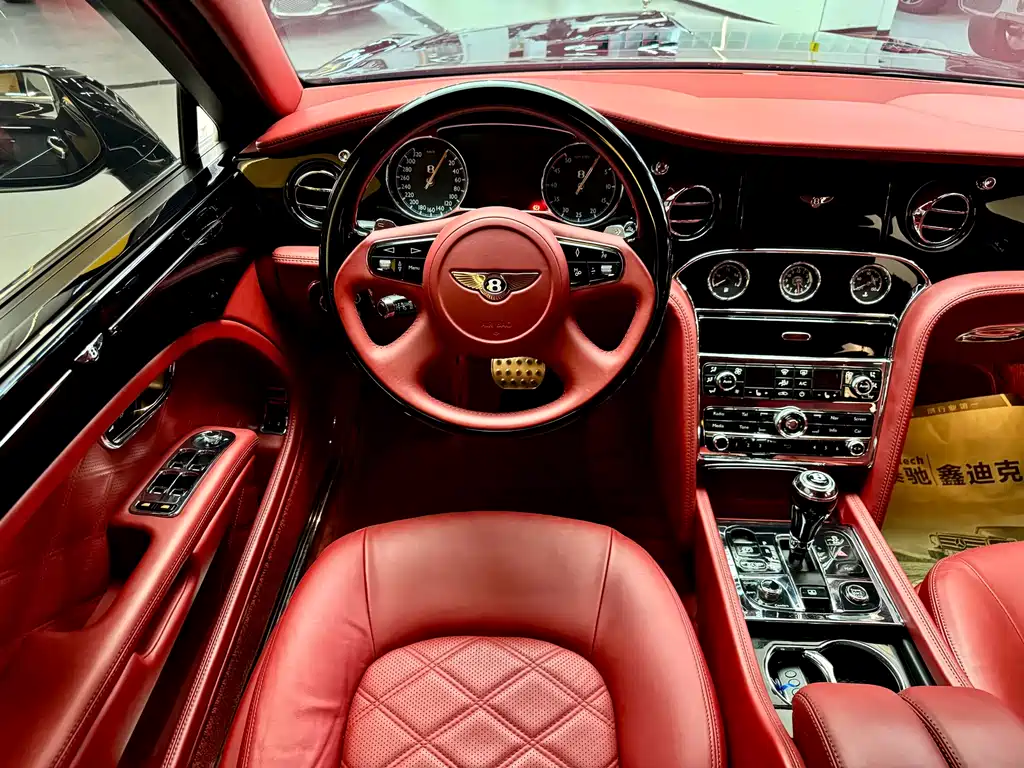 Bentley Mulsanne 2018 — фото 12