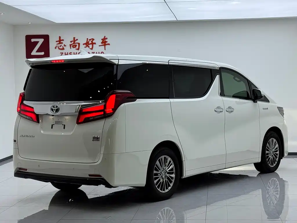 Toyota Alphard 2022 — фото 13