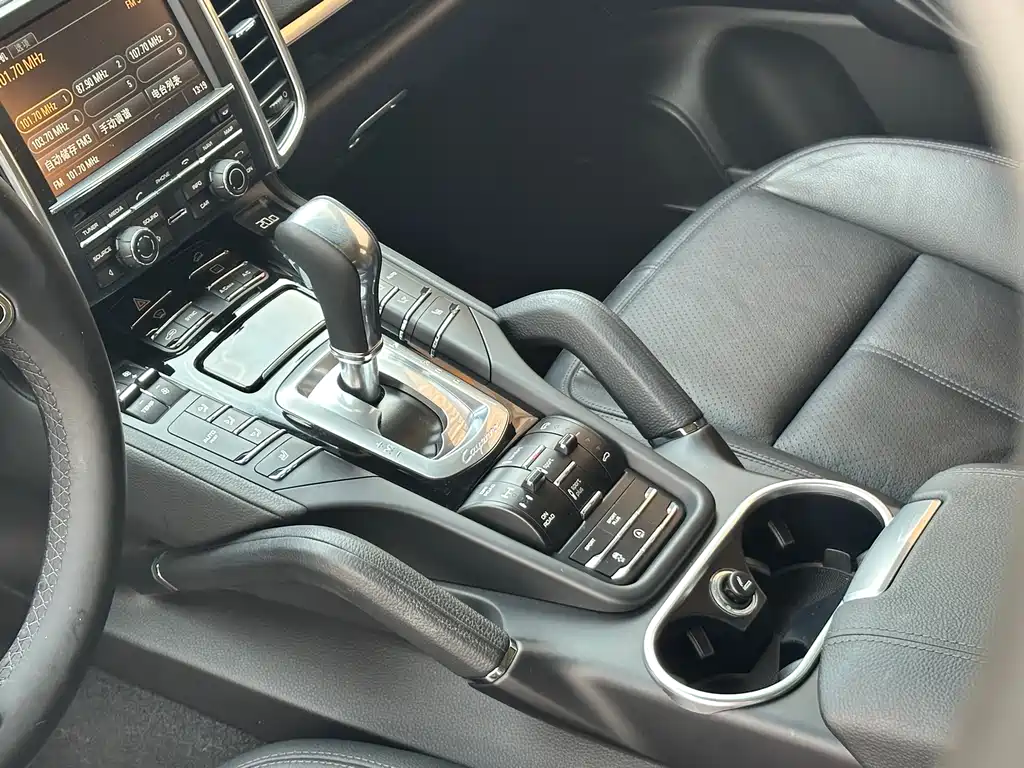 Porsche Cayenne 2015 — фото 25