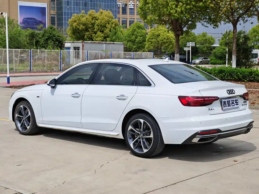 Audi A4L 2022 — фото 4