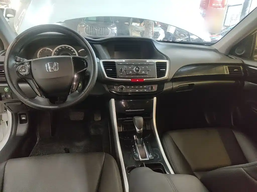Honda Accord 2017 — фото 10
