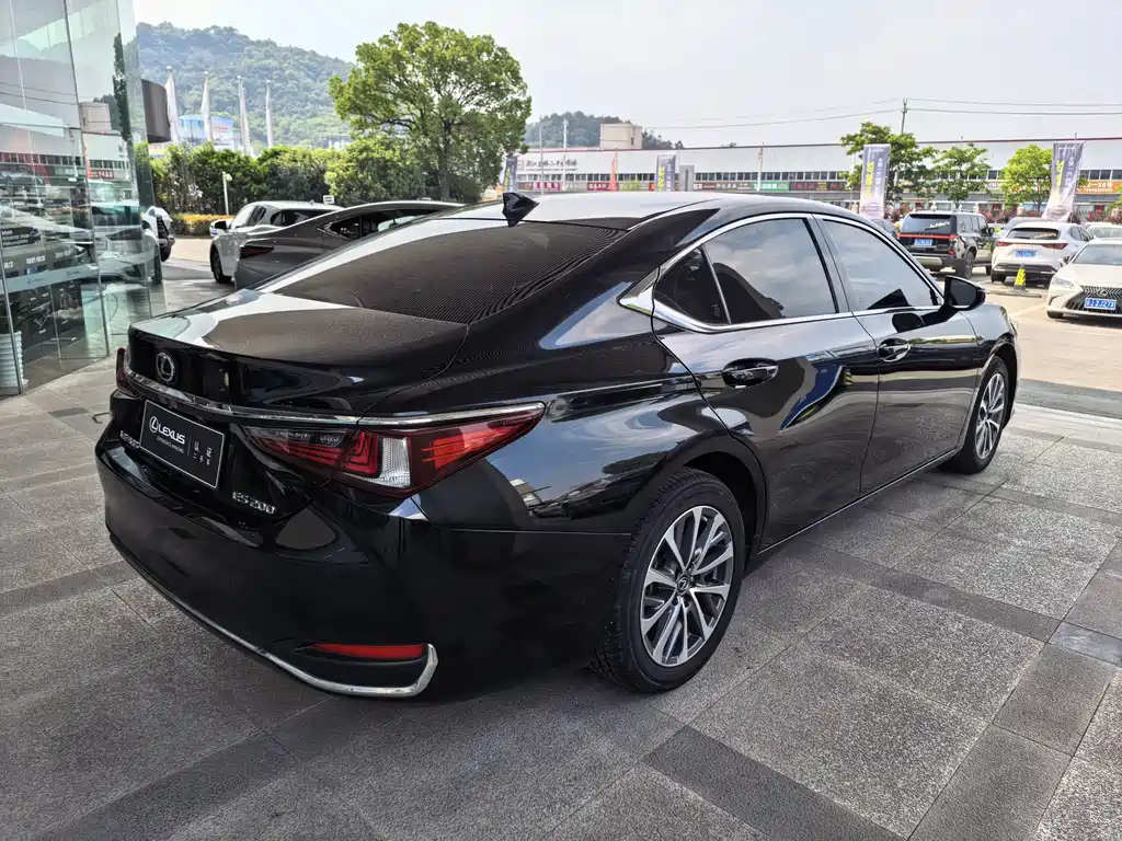 Lexus ES 2023 — фото 3