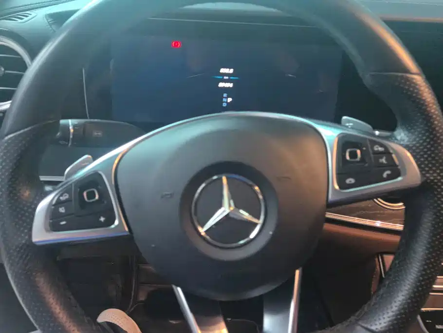 Mercedes-Benz E-Class 2018 — фото 15