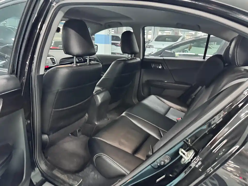Honda Accord 2016 — фото 13