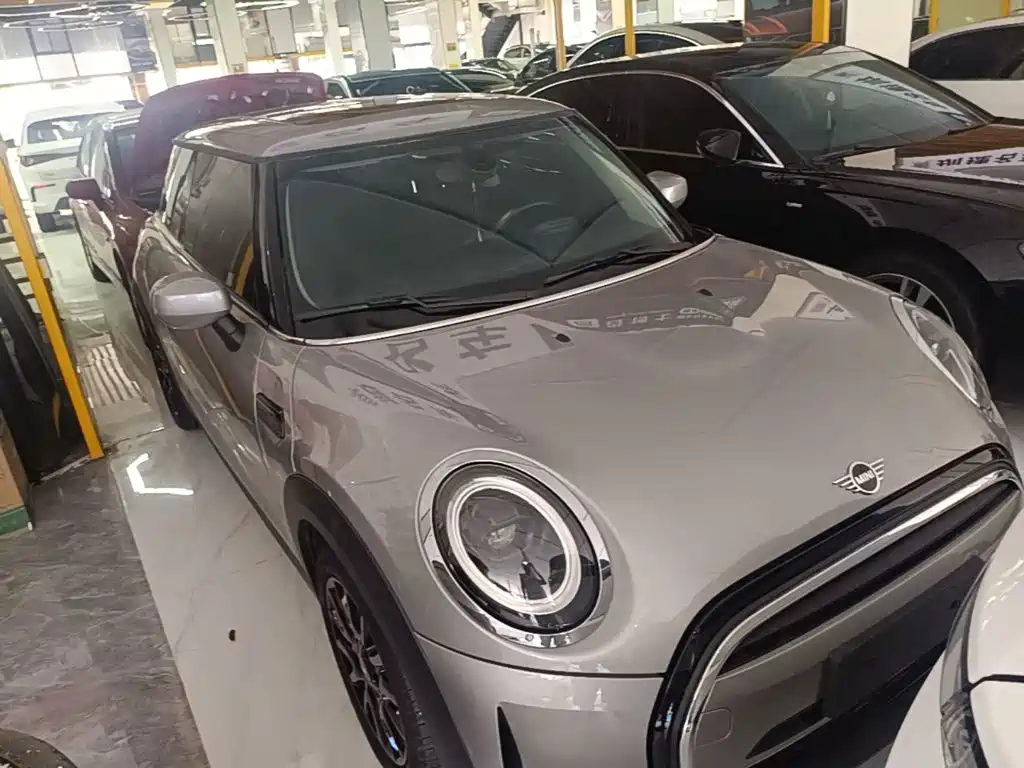 MINI MINI 2023