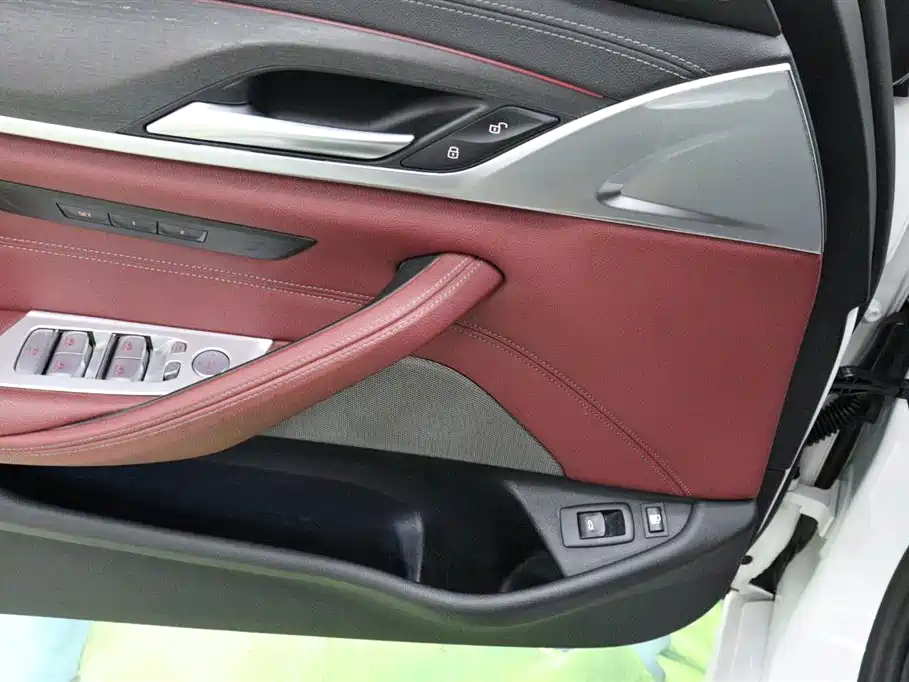 BMW 5 Series New Energy 2023 — фото 21