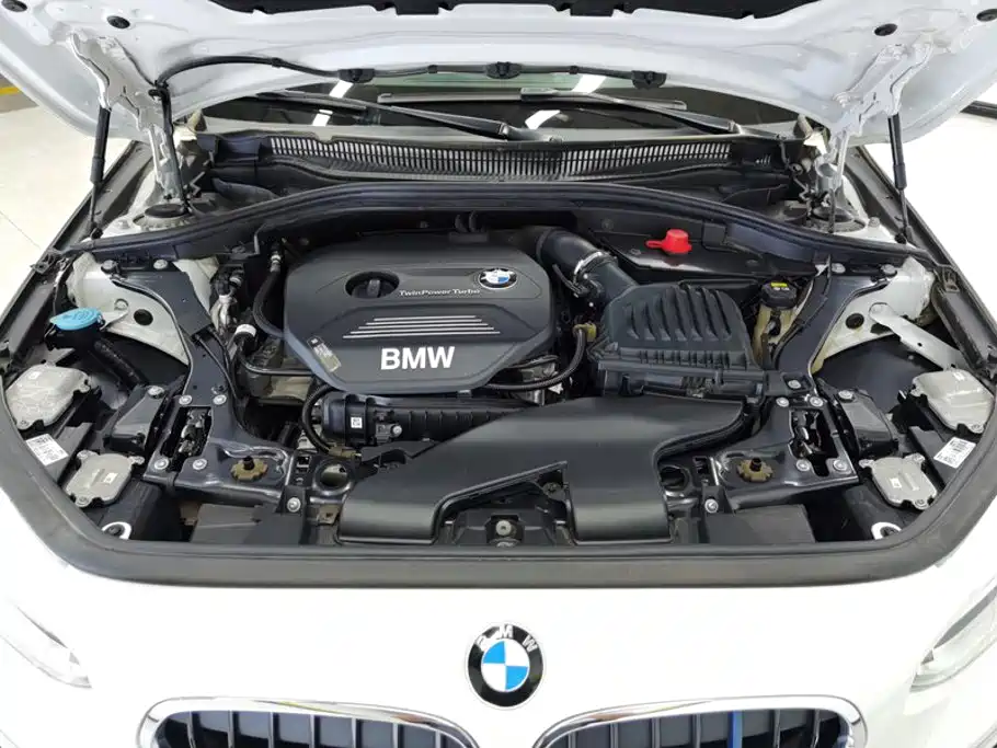 BMW 1 Series 2018 — фото 10