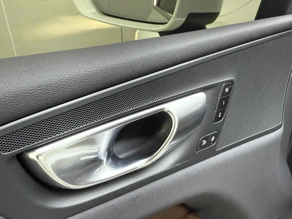Volvo XC60 PHEV 2024 — фото 25
