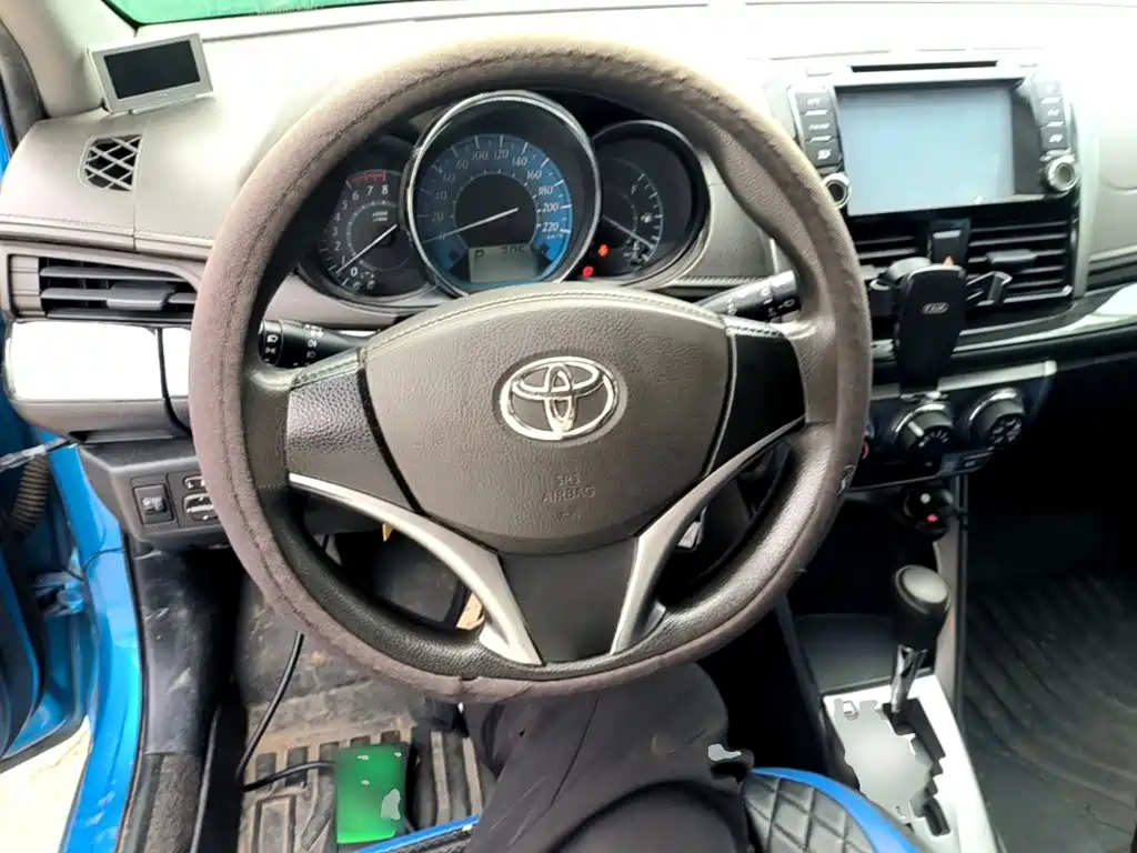 Toyota Yaris L 2014 — фото 11