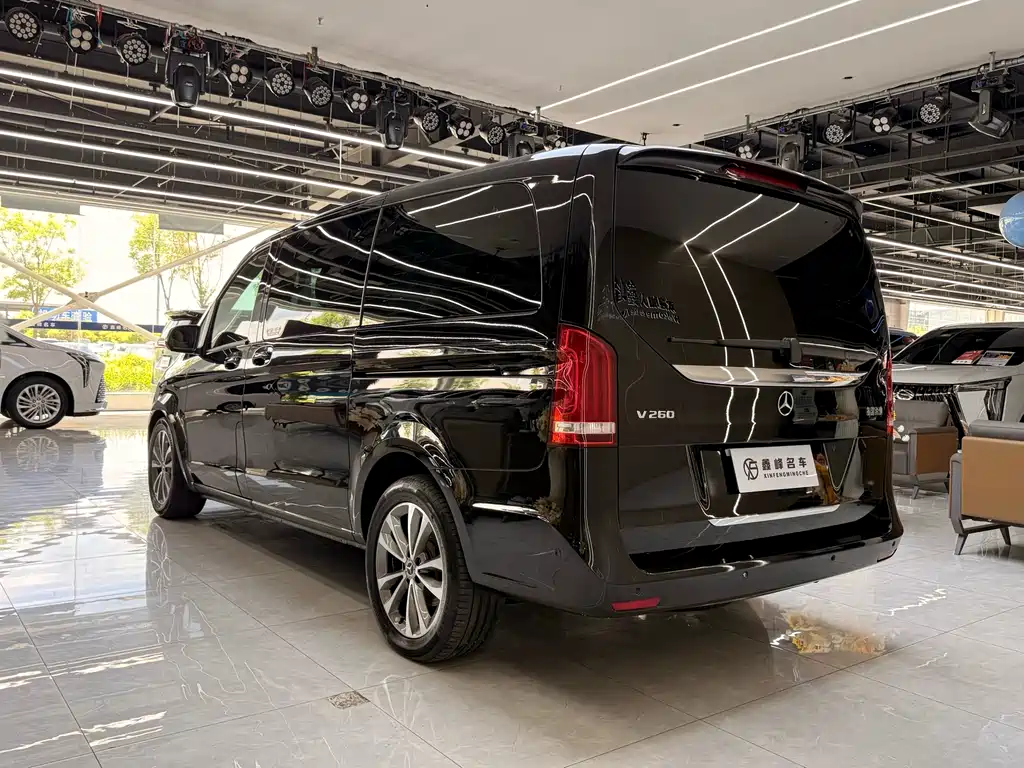 Mercedes-Benz V-Class 2022 — фото 20