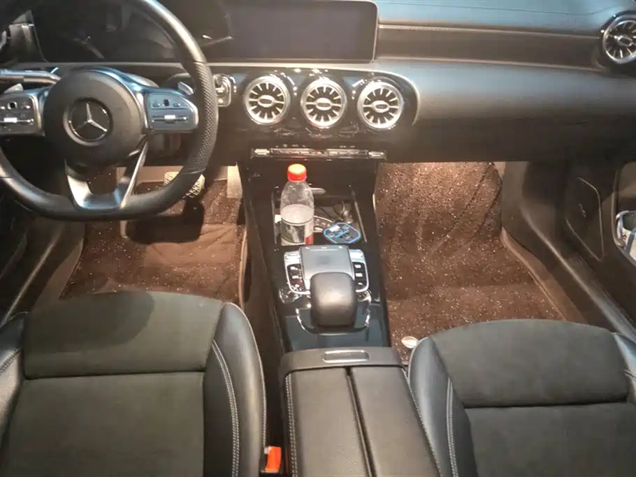 Mercedes-Benz A-Class 2019 — фото 16