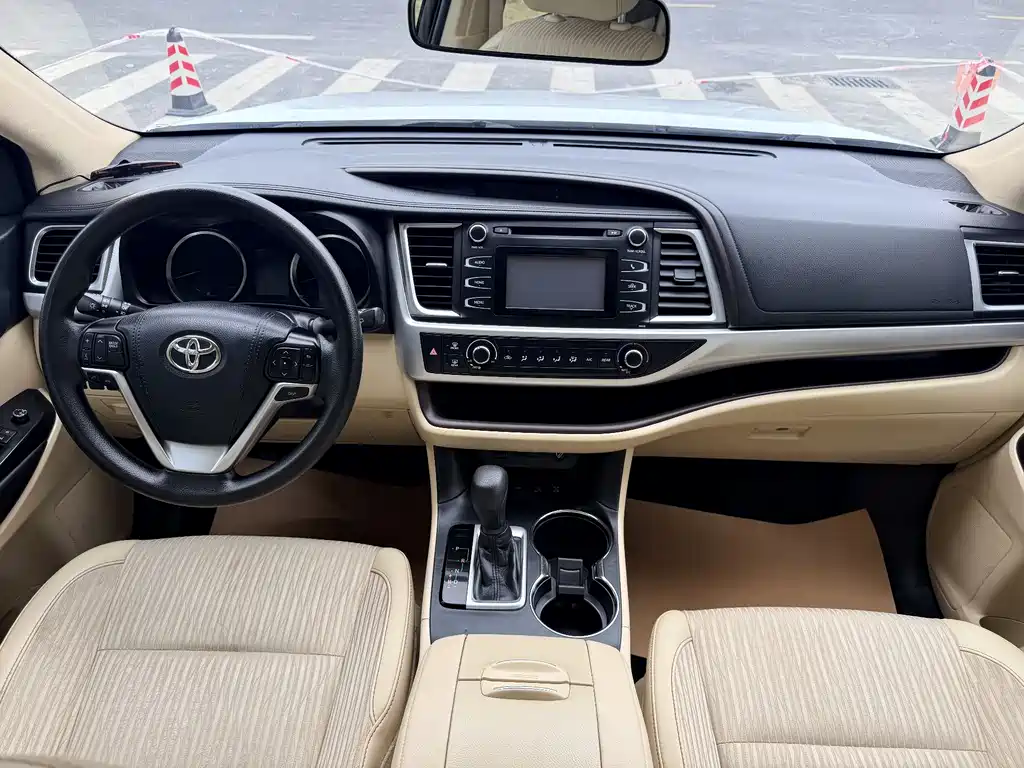 Toyota Highlander 2020 — фото 8