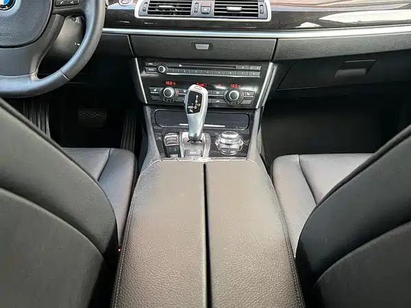 BMW 5 Series GT 2011