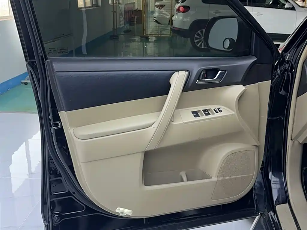 Toyota Highlander 2015 — фото 12