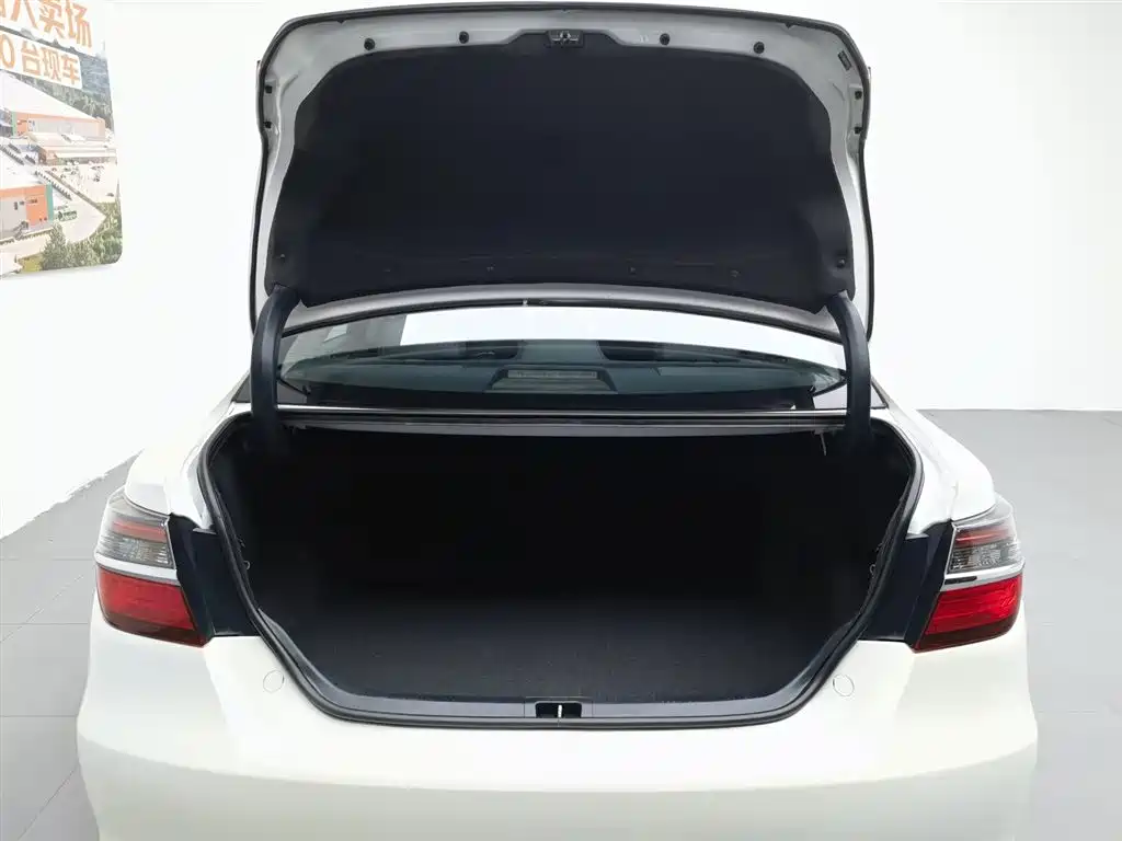 Toyota Camry 2015 — фото 16