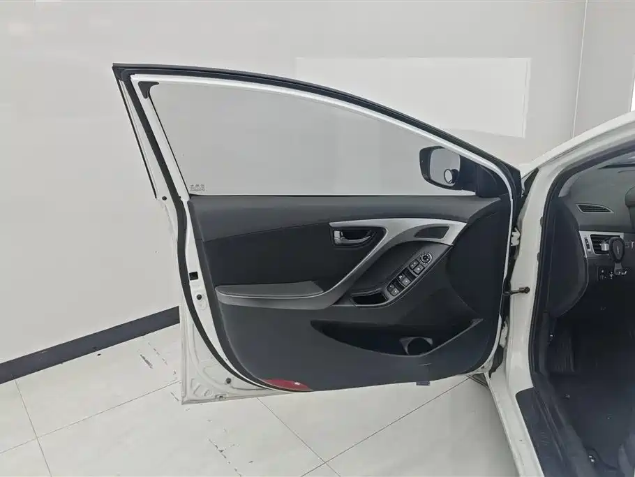 Hyundai Elantra Langdong 2015 — фото 7