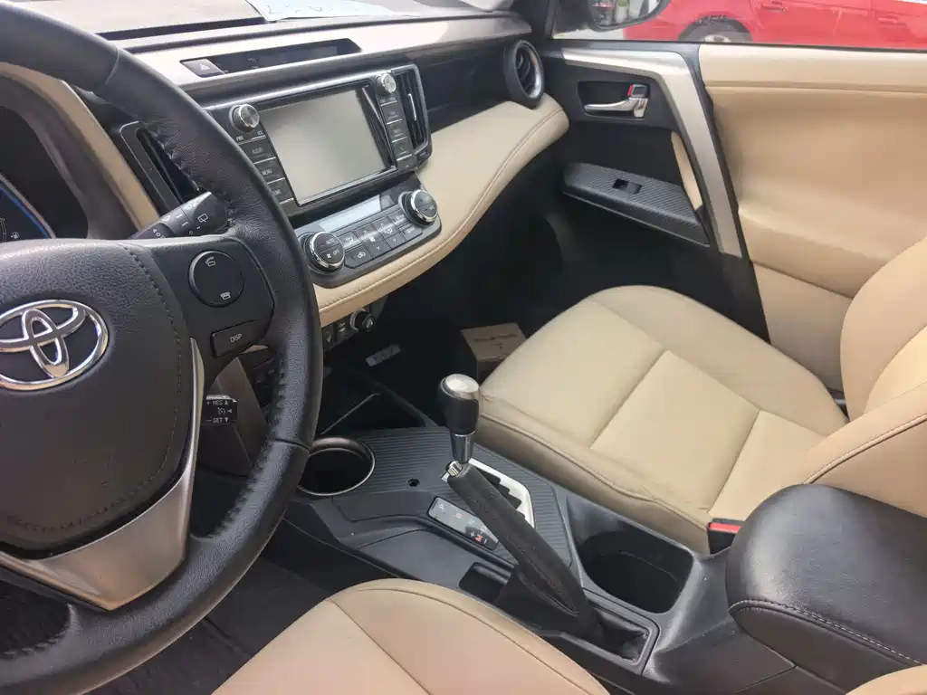 Toyota RAV4 2015 — фото 17