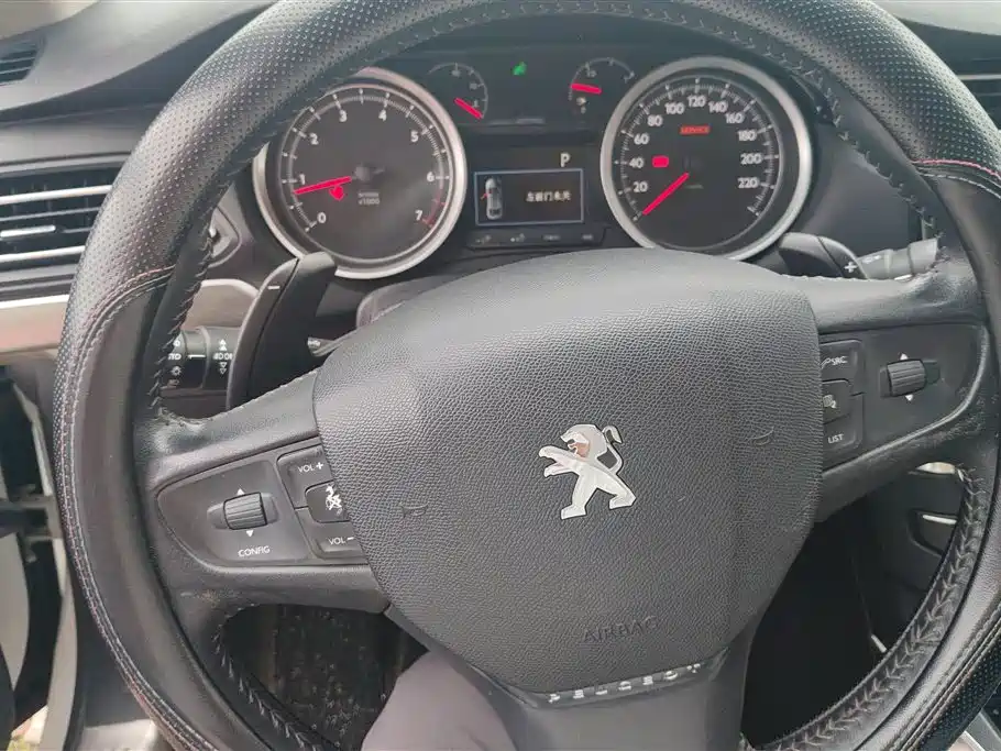 Peugeot 408 2015 — фото 15