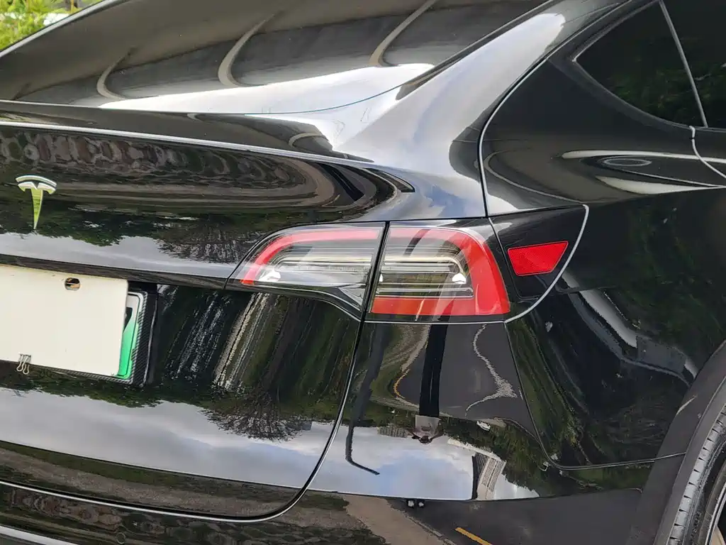 Tesla Model Y 2023 — фото 16