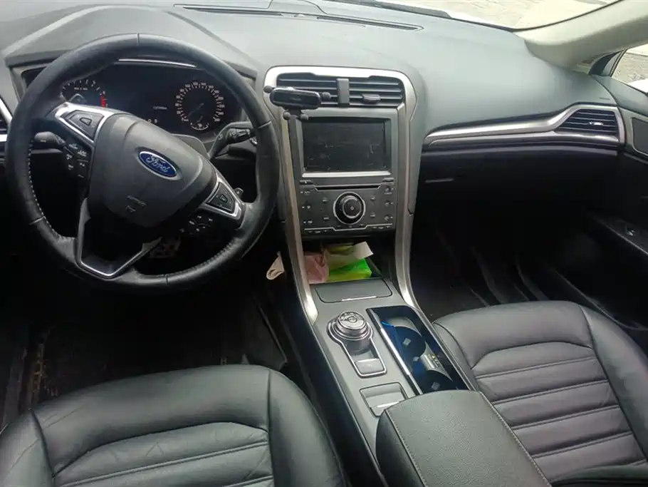 Ford Mondeo 2017 — фото 12