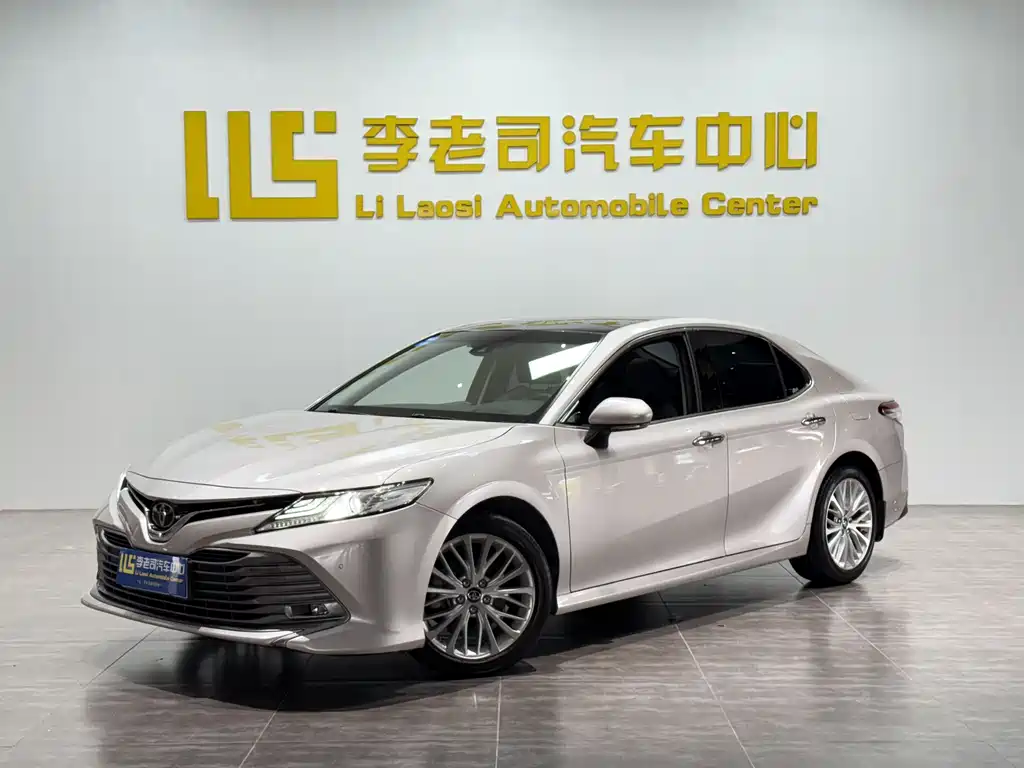 Toyota Camry 2020 — фото 1