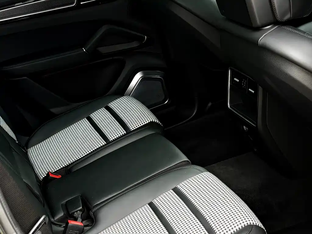 Porsche Cayenne 2018 — фото 12