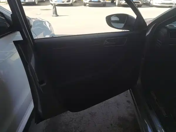 Volkswagen Sagitar 2015