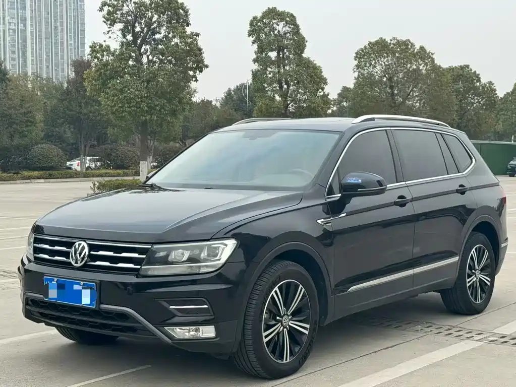 Volkswagen Tiguan L 2020 — фото 1
