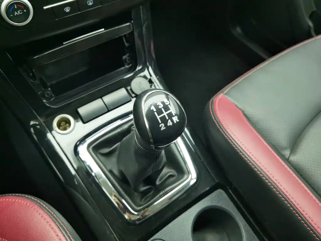 BAIC Huansu S3 2015 — фото 13